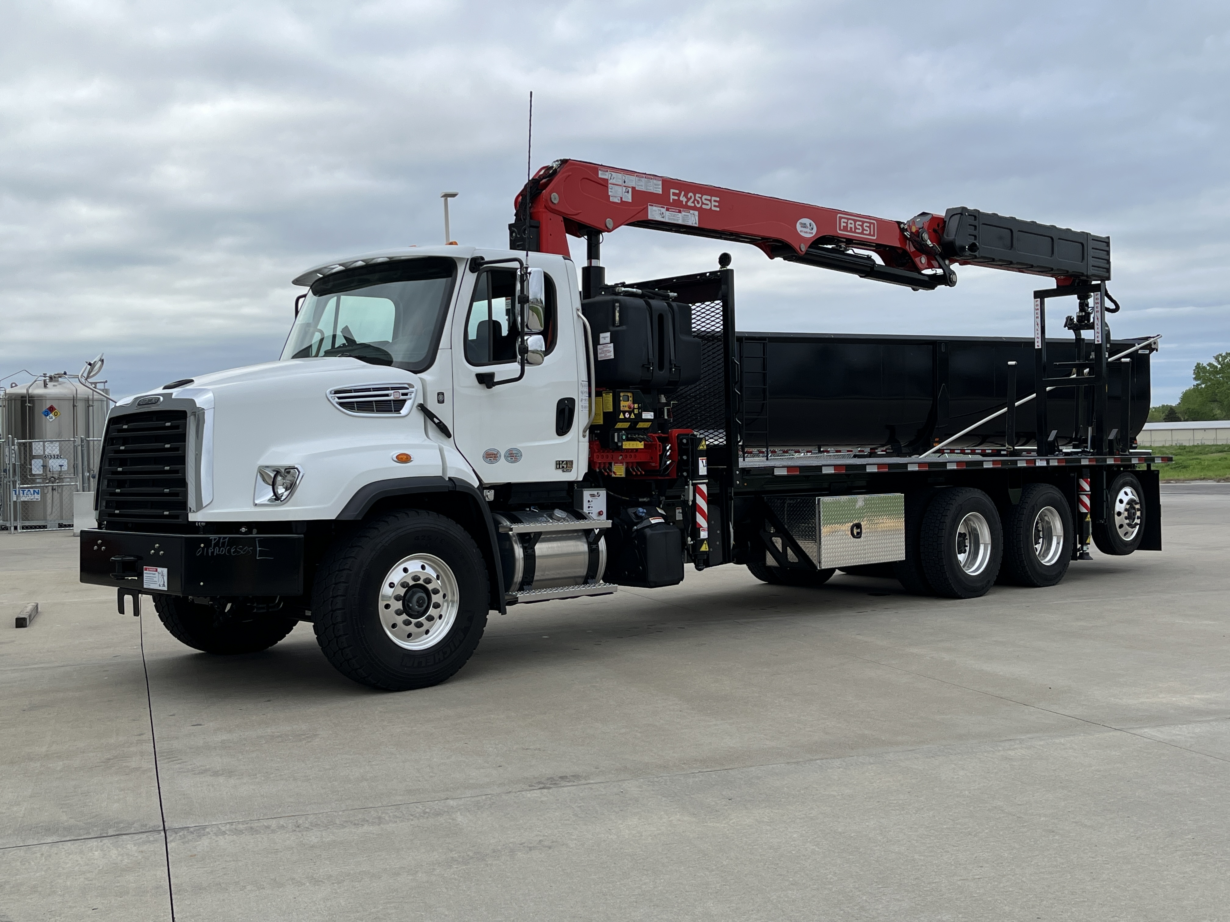 【fuumii】 New Fassi F425SE.04 on New Freightliner 114SD+